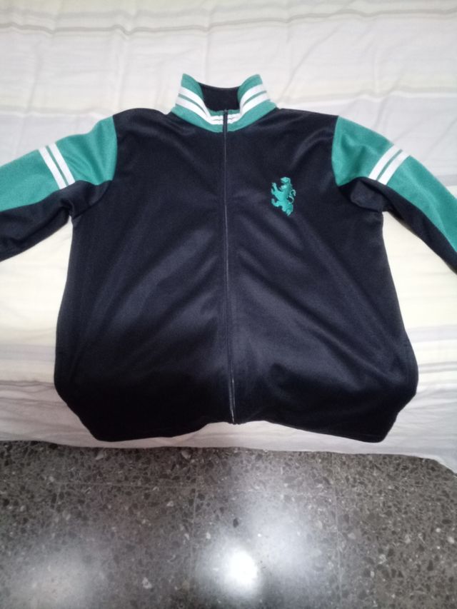 Chaqueta deportiva Madre Josefa Campos