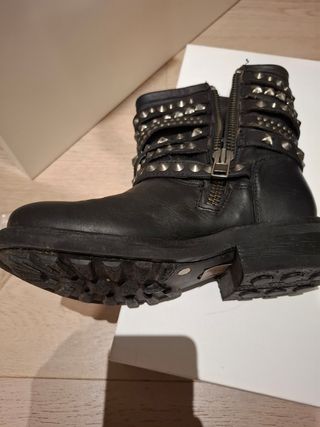 Botines ASH piel negra tachuelas