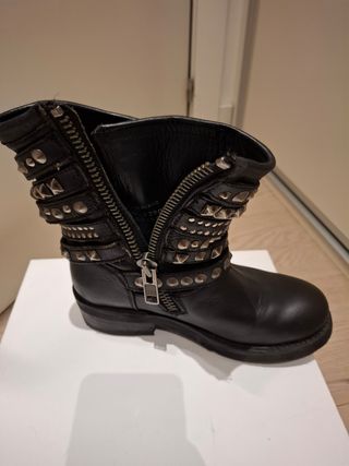 Botines ASH piel negra tachuelas