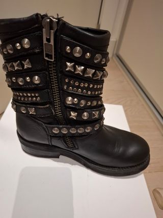 Botines ASH piel negra tachuelas