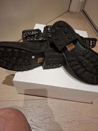 Botines ASH piel negra tachuelas