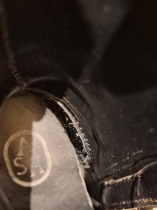 Botines ASH piel negra tachuelas