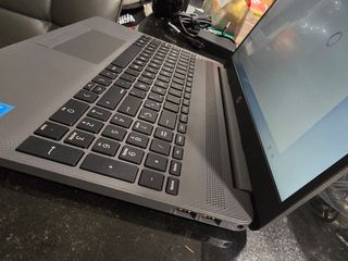 Portátil HP G9 250 nuevo