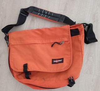 Bandolera mensajero Eastpak USA naranja.