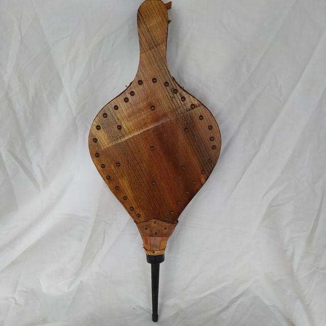 Fuelle antiguo de madera