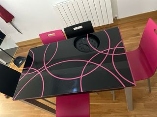 Mesa comedor extensible,juego de 6 sillas y vitrin