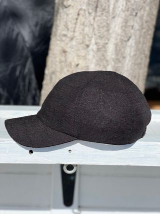 Gorra negra de lino
