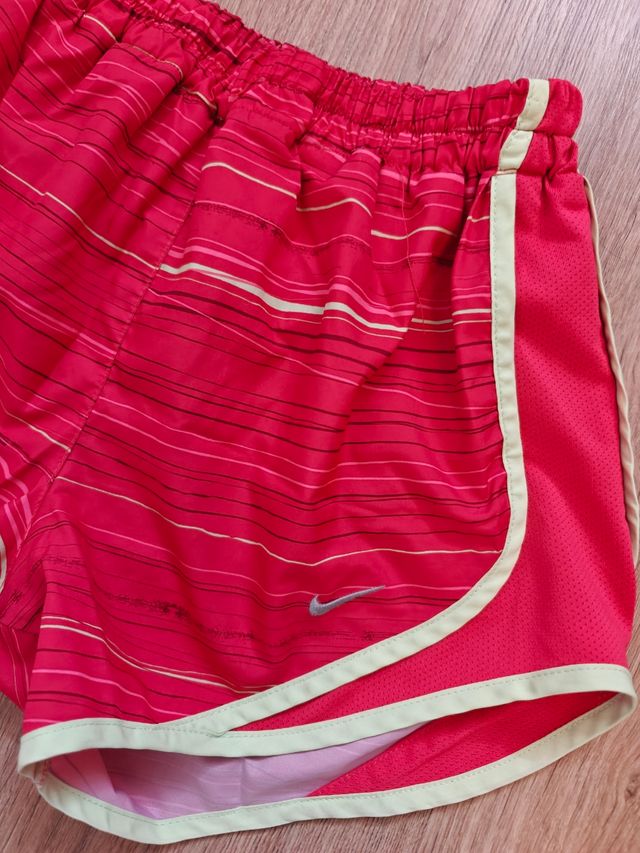 Shorts Nike running XS rojos