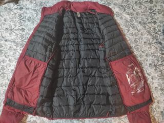 Chaqueta roja plumas hombre 