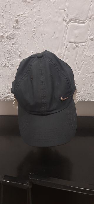 Cappellino Nike nero - logo metallico