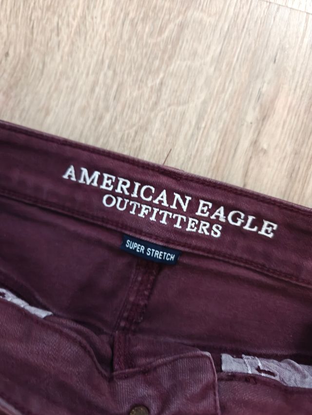 Shorts American Eagle, color vino.