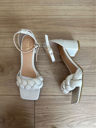 Sandalias Vottis blancas trenzadas