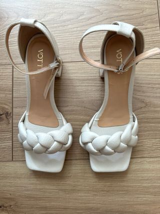 Sandalias Vottis blancas trenzadas