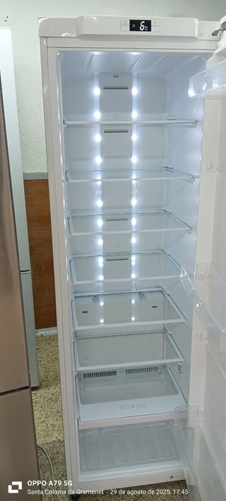 Nevera Indesit - de una puerta 
No Frost 