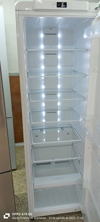 Nevera Indesit - de una puerta 
No Frost 