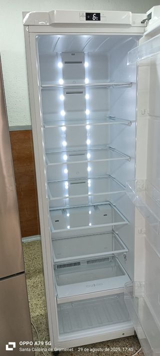 Nevera Indesit - de una puerta 
No Frost 