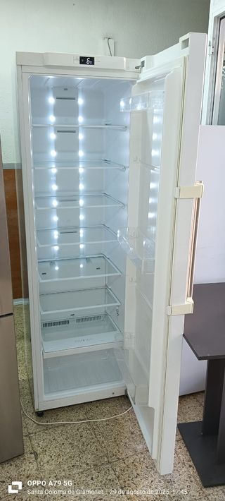 Nevera Indesit - de una puerta 
No Frost 