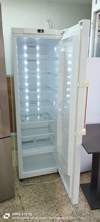 Nevera Indesit - de una puerta 
No Frost 