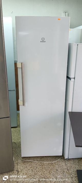 Nevera Indesit - de una puerta 
No Frost 