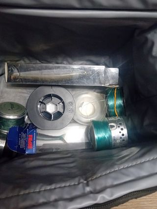 Bolso Geologic lleno de kit de pesca y carrete 