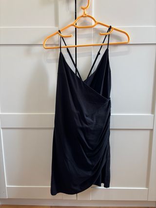 Vestido negro corto elegante