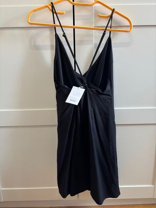 Vestido negro corto elegante