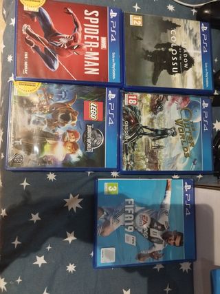 PS4 (PlayStation 4) 500GB - 2 mandos