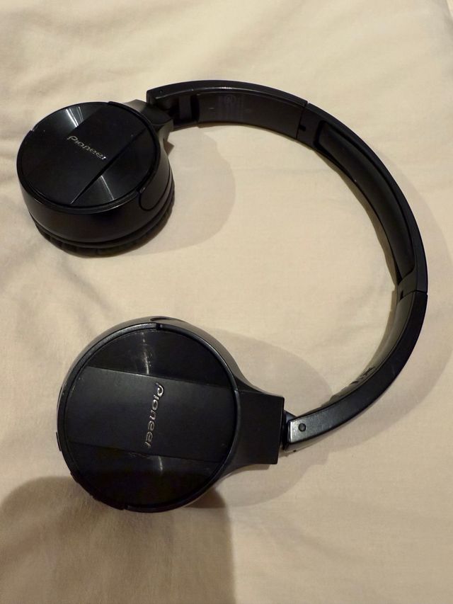 Auriculares Pioneer negros