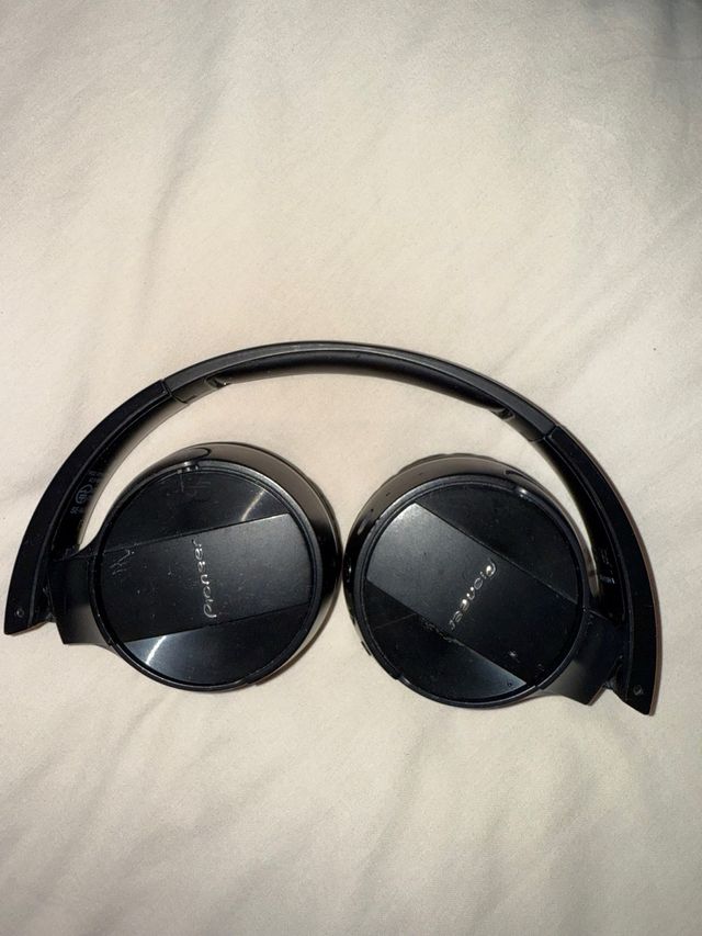 Auriculares Pioneer negros