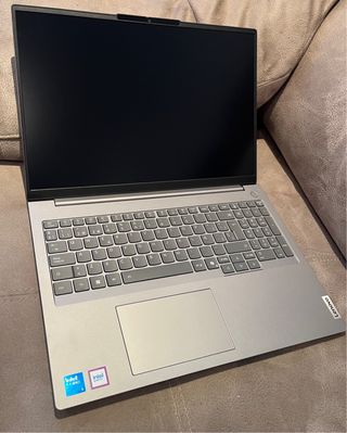 Portatil lenovo thinkbook a estrenar