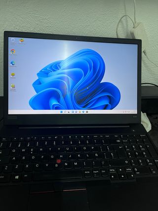 Portátil Lenovo E590 i5 8Gen