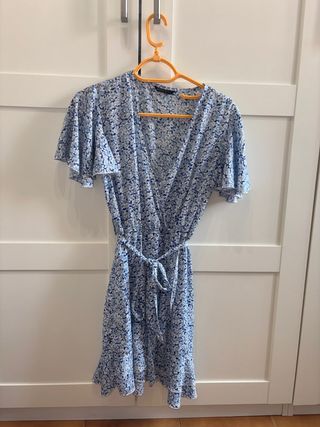 Vestido corto azul y blanco