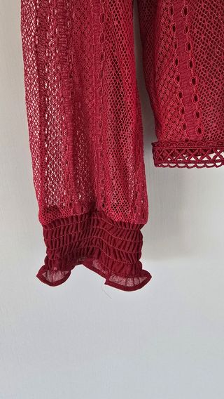Blusa encaje morada manga larga