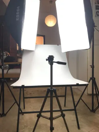 Kit Fotografia ESDDI: Focos, Mesa y Trípode