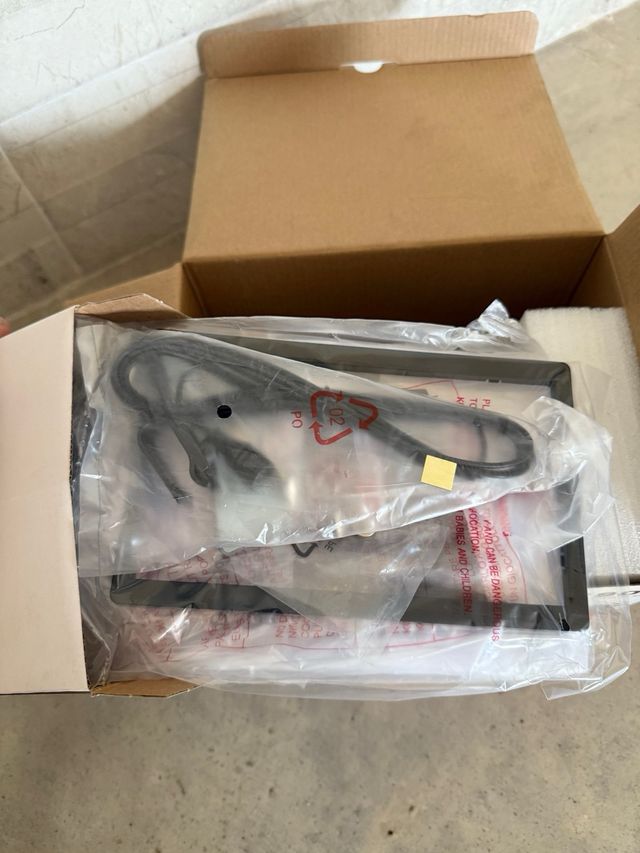 Radio para auto EUS DD190R - 6.8"