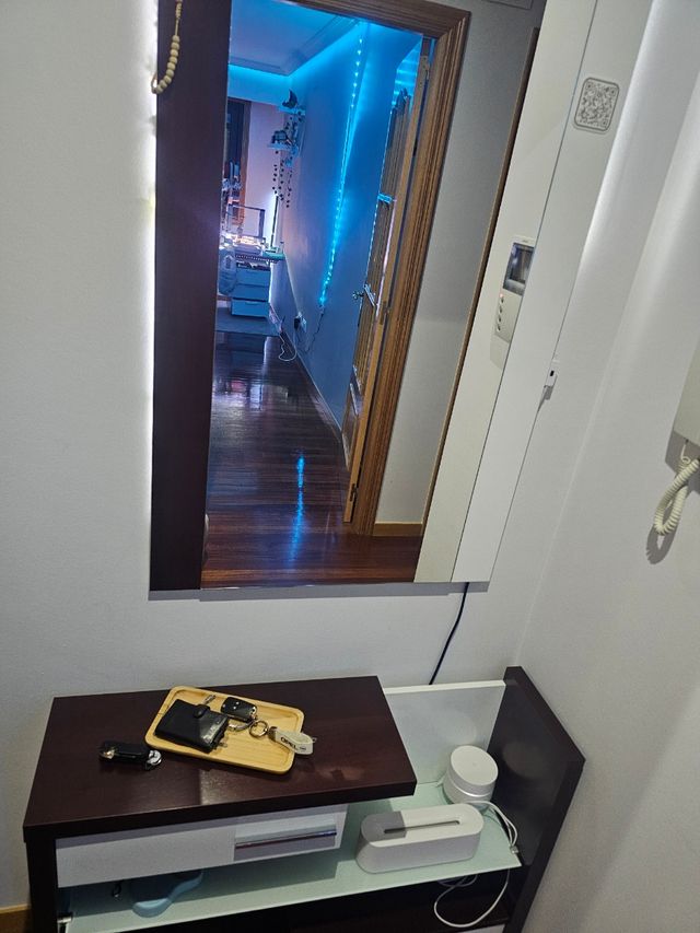 Mueble recibidor madera.