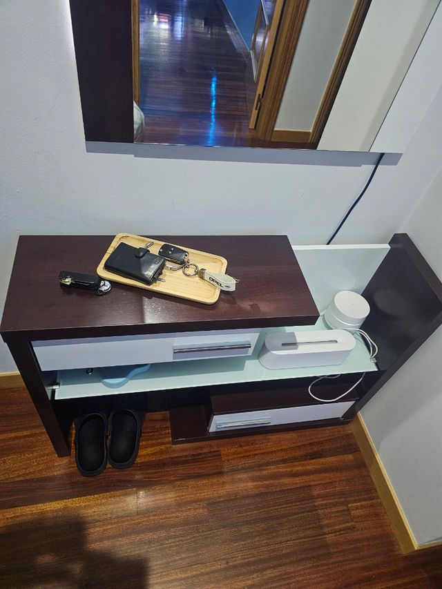 Mueble recibidor madera.