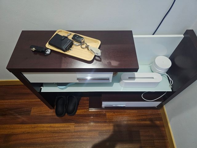 Mueble recibidor madera.