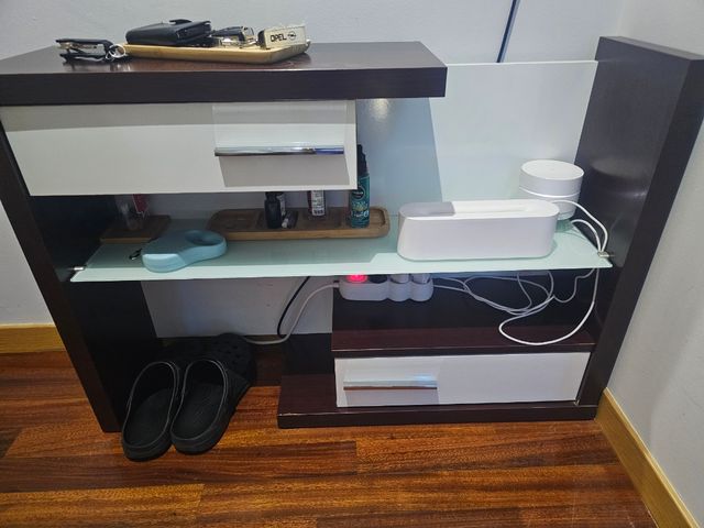 Mueble recibidor madera.