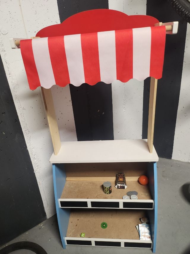 Mercado infantil/teatro madera