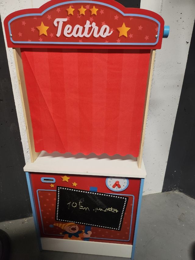 Mercado infantil/teatro madera