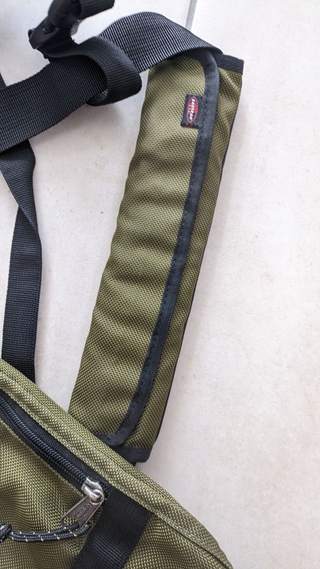 Eastpak bandolera verde oliva