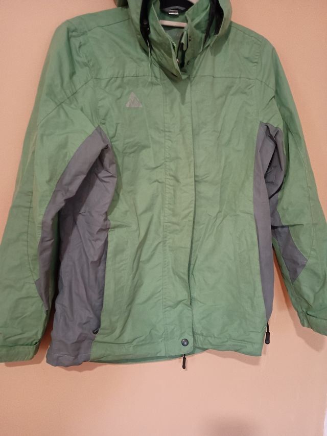 Cazadora verde y gris