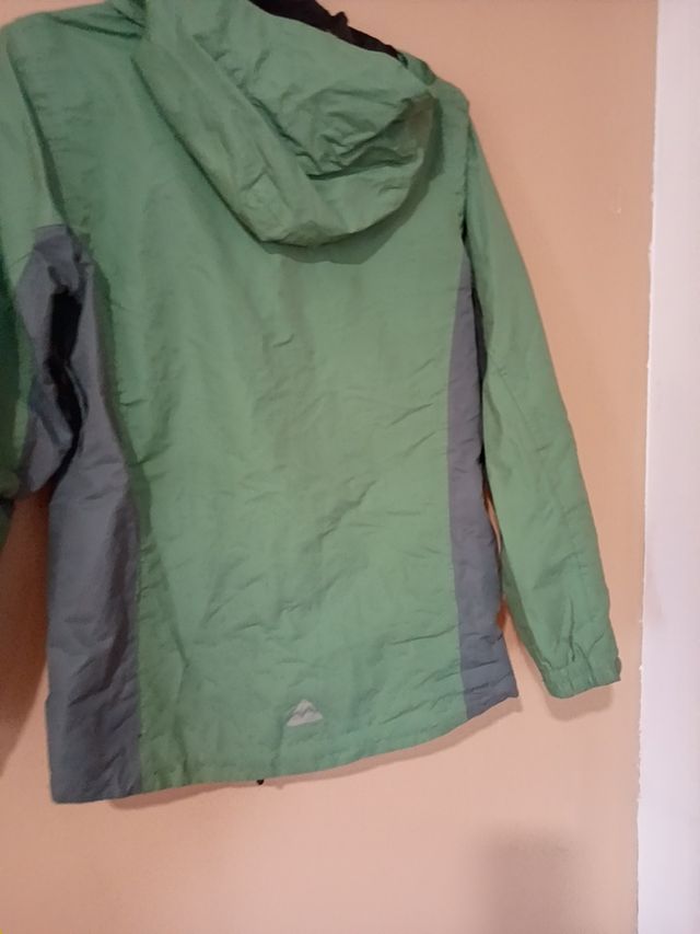 Cazadora verde y gris