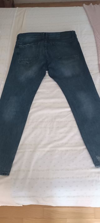 Pantalones vaqueros rotos