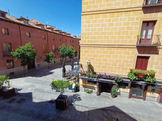 Encantador piso en plena historia de Madrid.