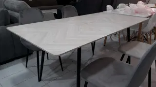 MESA EXTENSIBLE + 4 SILLAS 