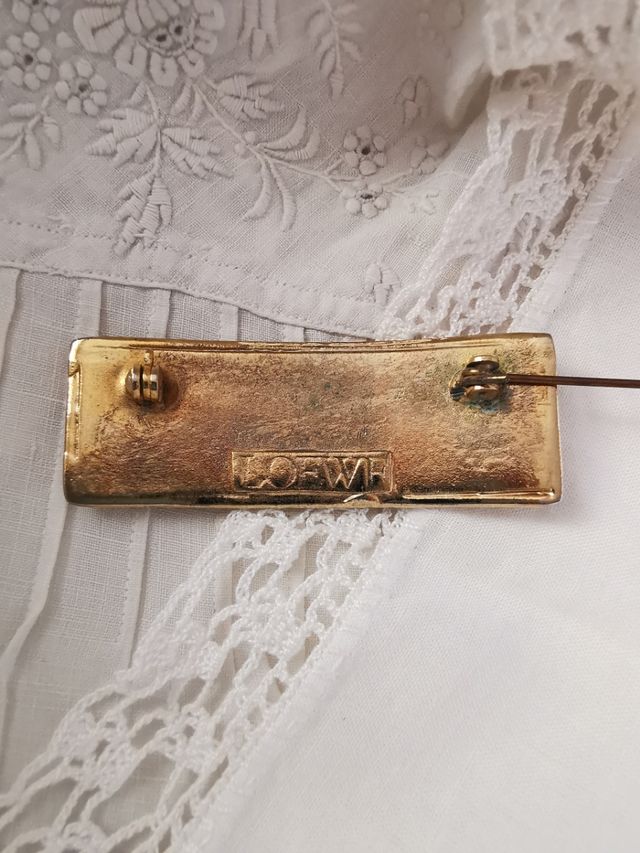 Broche dorado Loewe
 antiguo