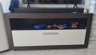 Mueble TV marrón y blanco