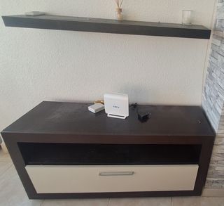 Mueble TV marrón y blanco